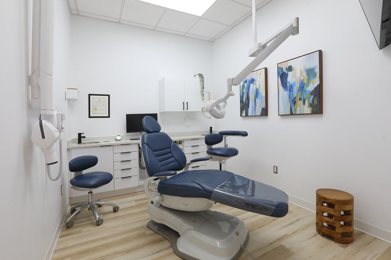 Radiant Dental treatment room - Winnipeg dental clinic